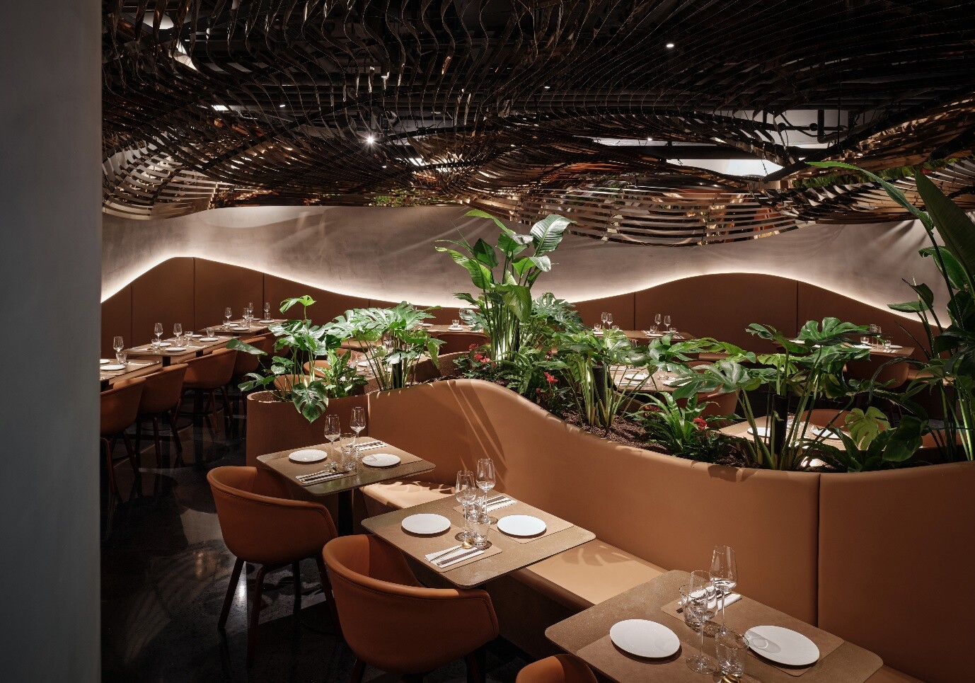 Three flexible dining areas organized like islands, resolving the fragmented original space and improving restaurant circulation.